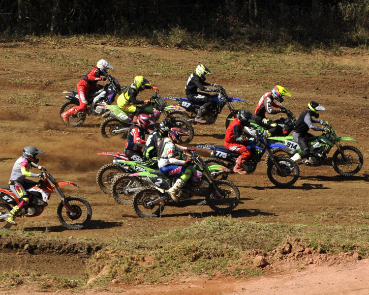 Excelentes disputas na 2ª etapa da 25ª Copa Serras Verdes de Motocross!