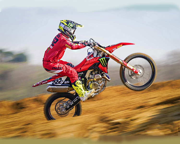 A Ducati faz sua estreia no Campeonato Mundial de Motocross na Holanda com Tony Cairoli #222 e a Desmo 450 MX!