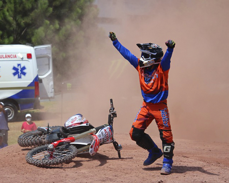 Maiara Basso vence corrida da MXF em noite perfeita de estreia na equipe  Honda Racing no Brasileiro de Motocross